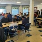 Vue de la salle de jeu du 22e Open de Gif, joueurs attablés devant leurs échiquiers.