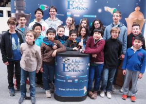 Les jeunes du club posent devant le décor de la Ligue Île-de-France au championnat jeunes IDF 2017.
