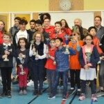 Groupe de jeunes joueurs et d'accompagnateurs avec leurs coupes aux Championnats d'Essonne Jeunes 2019.