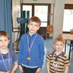 Trois jeunes joueurs portant leur médaille au Grand Prix Jeunes de l'Essonne à Gif-sur-Yvette.